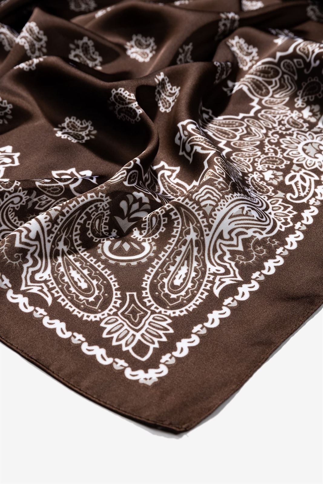 Pañuelo marrón chocolate estampado - Imagen 3