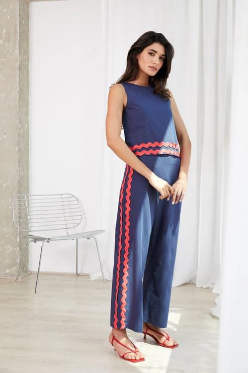 Top azul detalles rojos, Love - Imagen 1