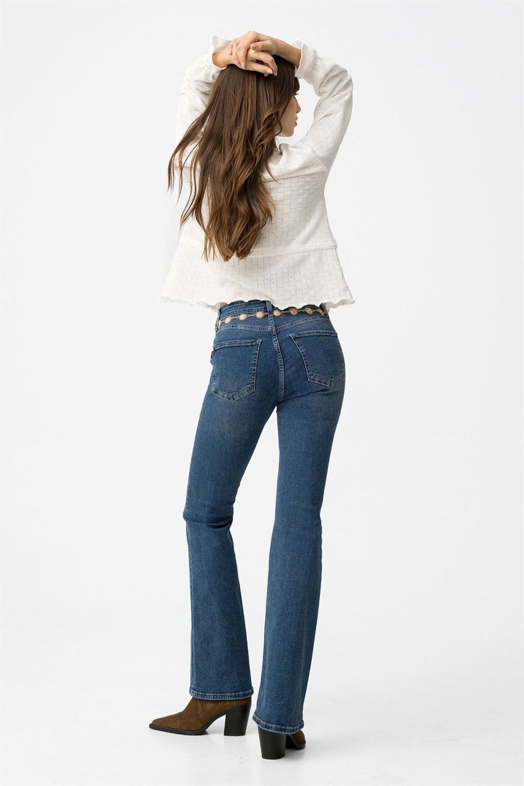 Vaqueros de corte flare cinturón incluido, Zoe_80 - Imagen 5
