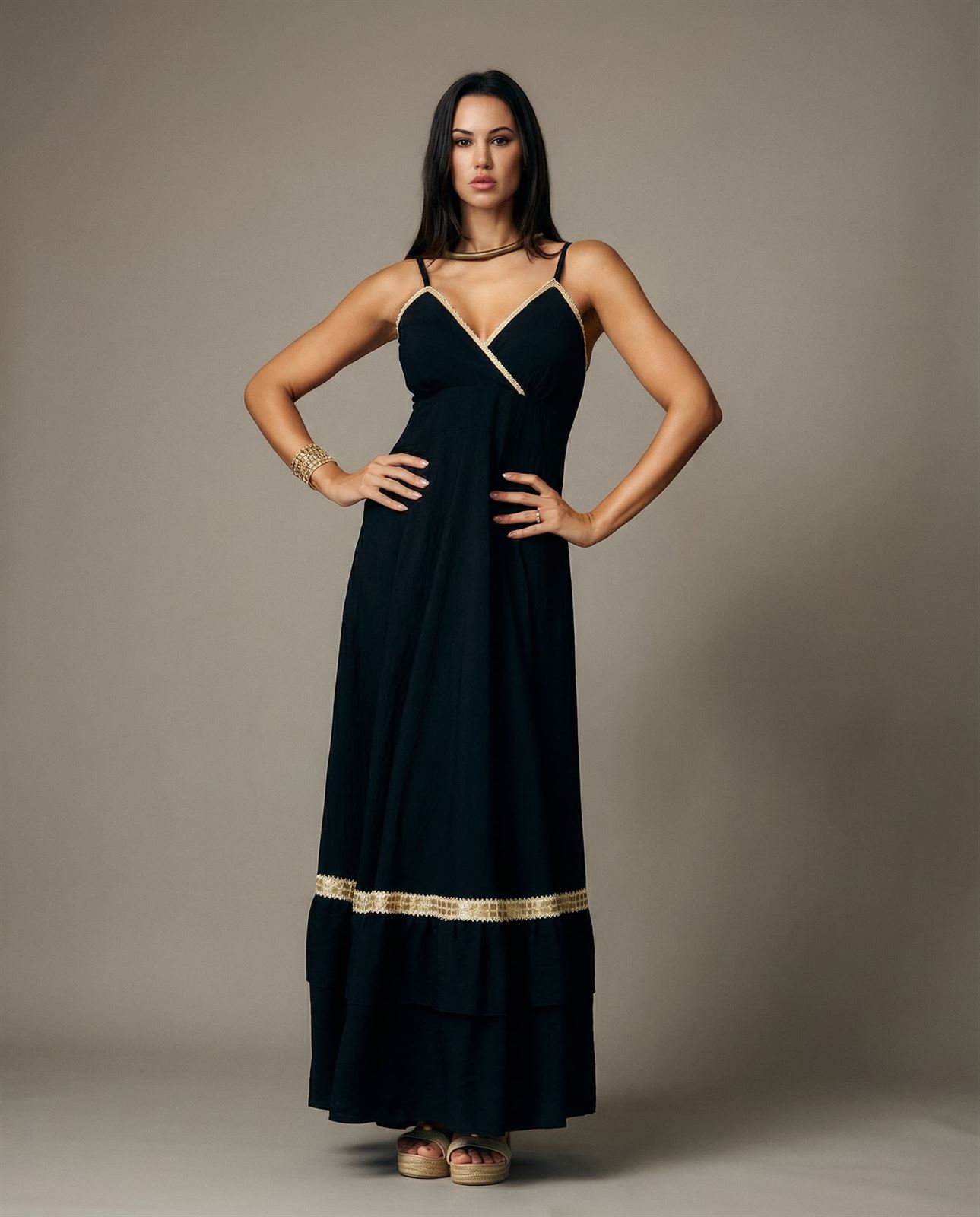 Vestido largo negro pasamaneria, Linda - Imagen 3